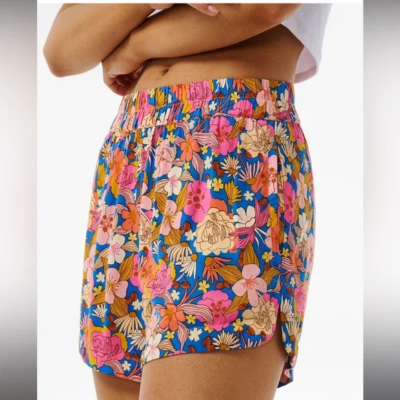 Rip Curl Kamari Floral Shorts with Pockets - Picture 5 of 10